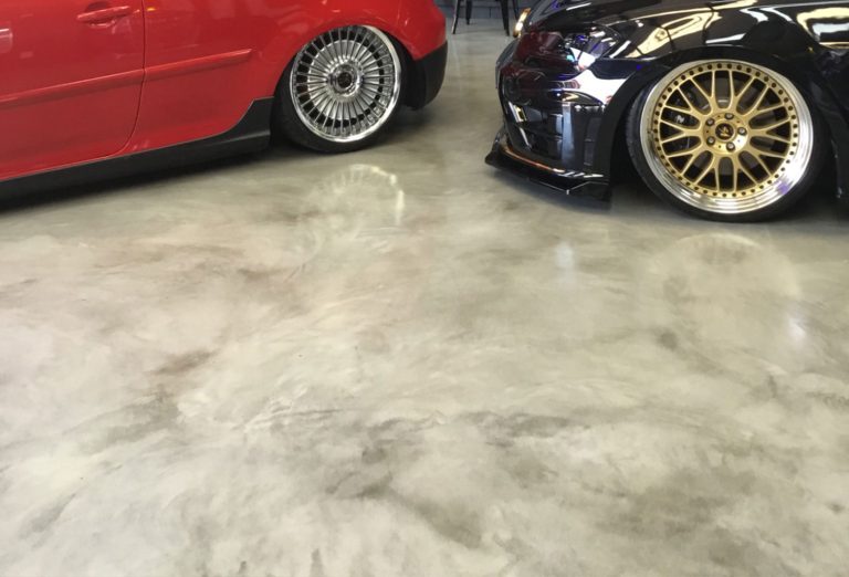 High-gloss finish that enhances lighting