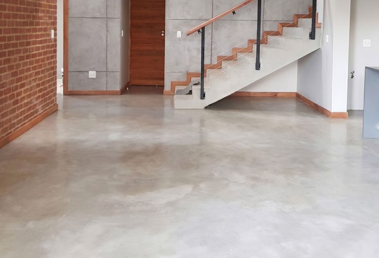 Low-maintenance, refined wall finish