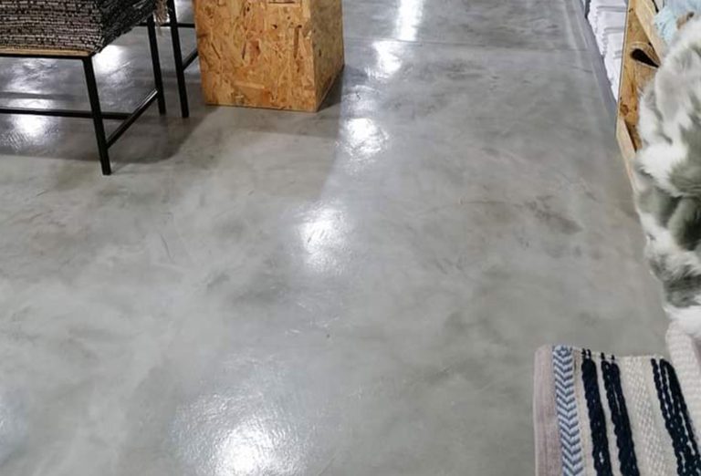 Seamless, uninterrupted floor